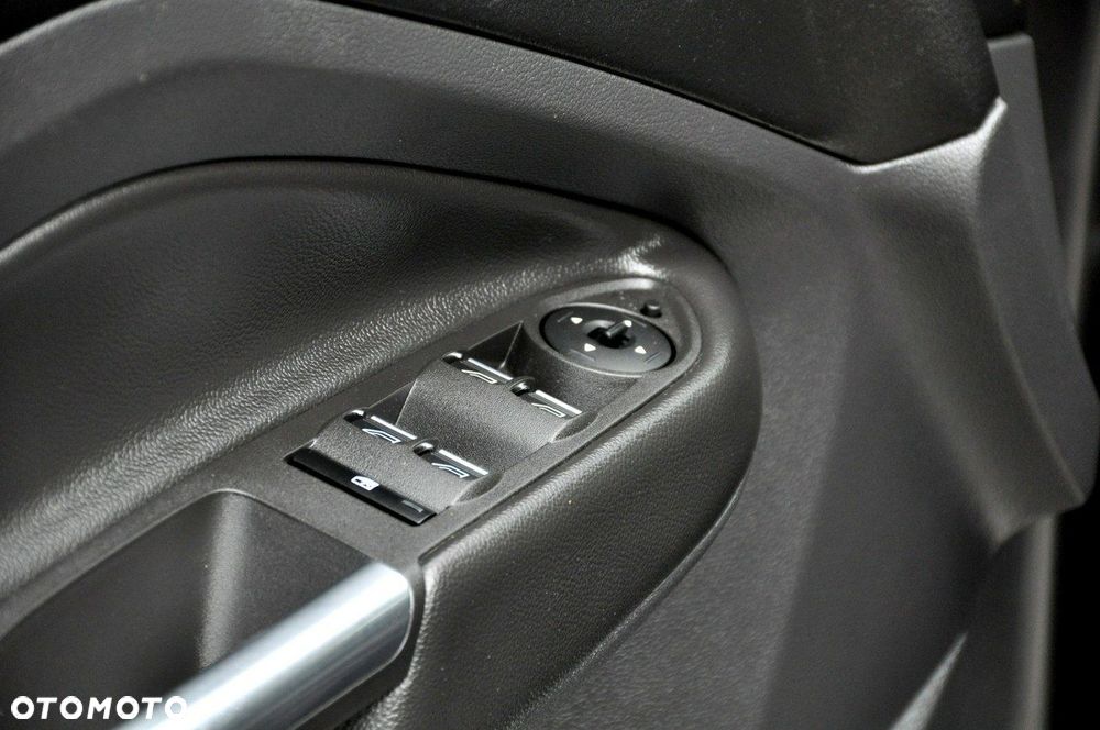 Ford Kuga - 27