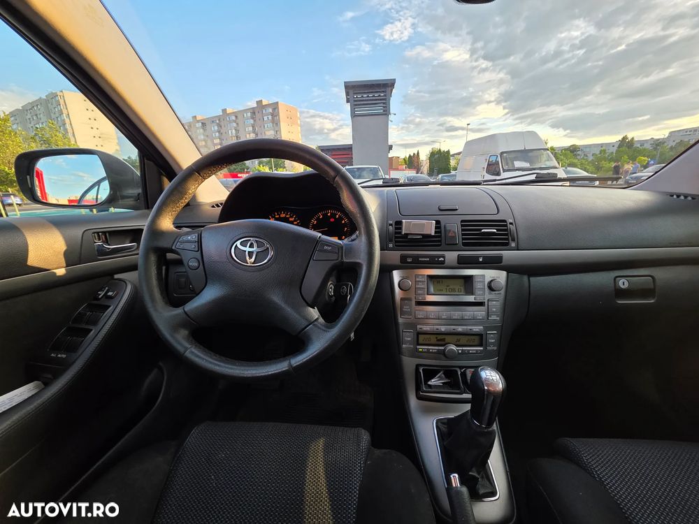 Toyota Avensis 1.8 Executiv - 9
