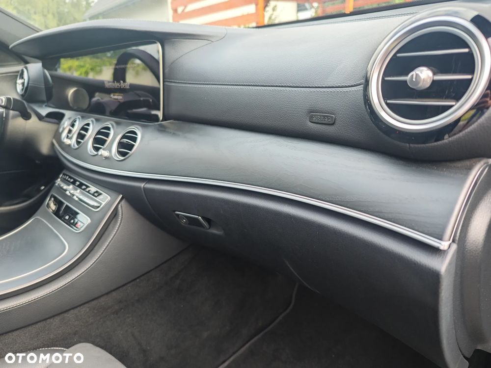 Mercedes-Benz Klasa E 300 Business Edition - 14