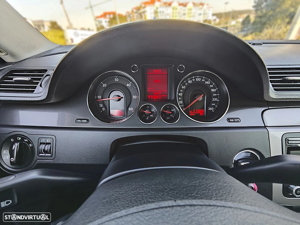 VW Passat Variant 2.0 TDI Confortline DSG - 11