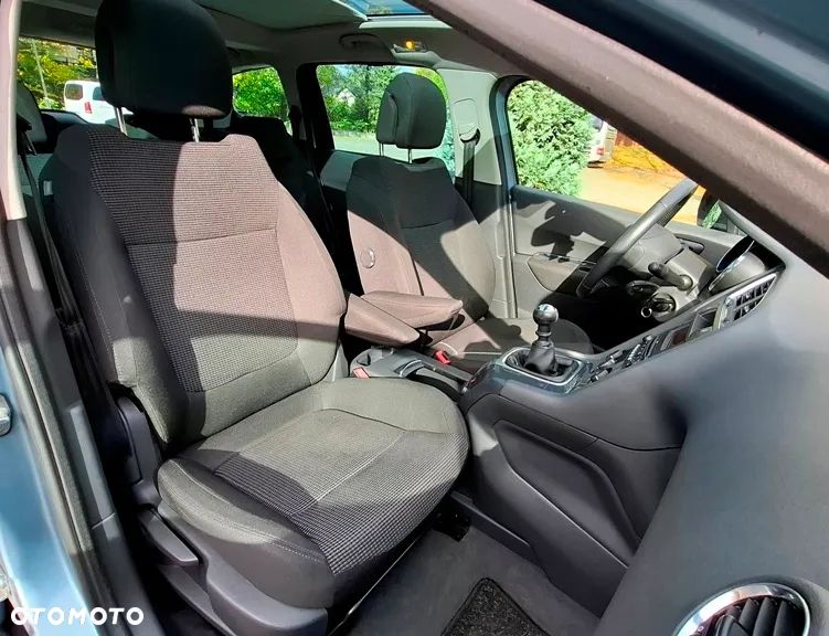 Peugeot 5008 1.6 THP Family 7os - 7