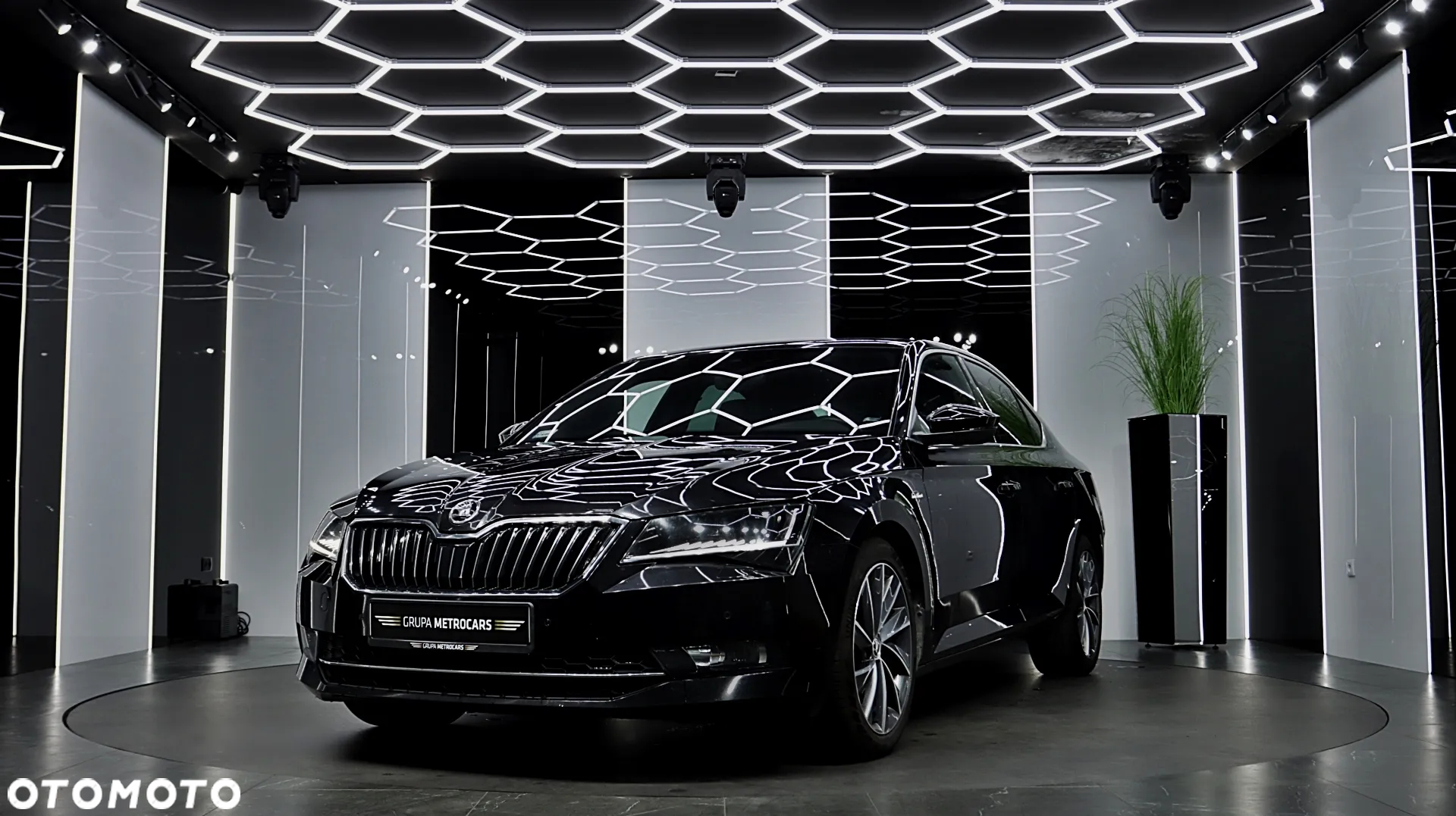 Skoda Superb 2.0 TDI L&K DSG - 2