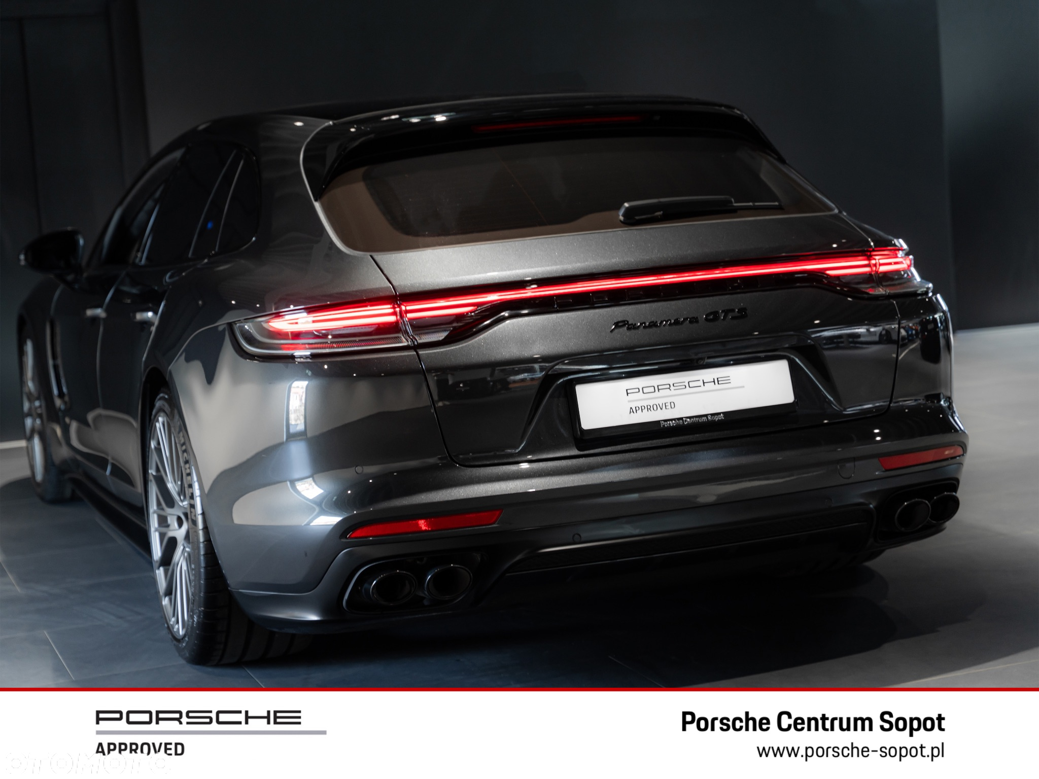 Porsche Panamera GTS Sport Turismo - 16