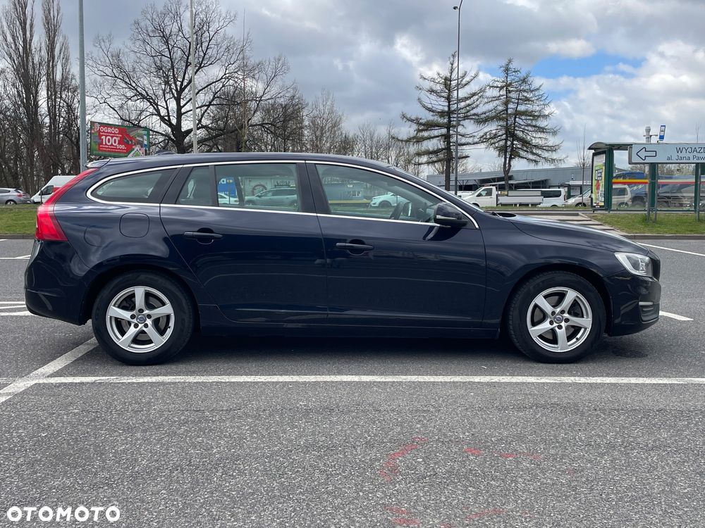 Volvo V60 D3 Momentum - 4