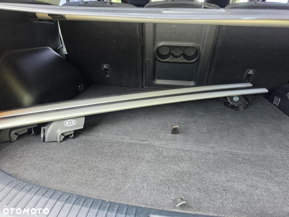 Kia Carens 1.6 GDI Attract - 19