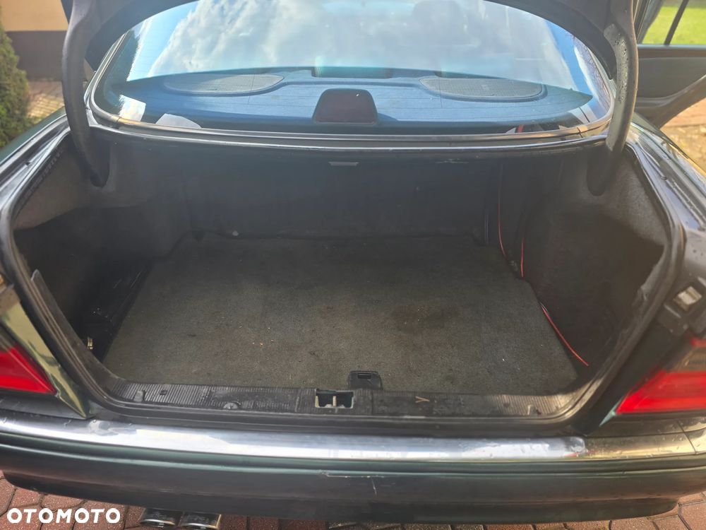 Mercedes-Benz Klasa E - 24