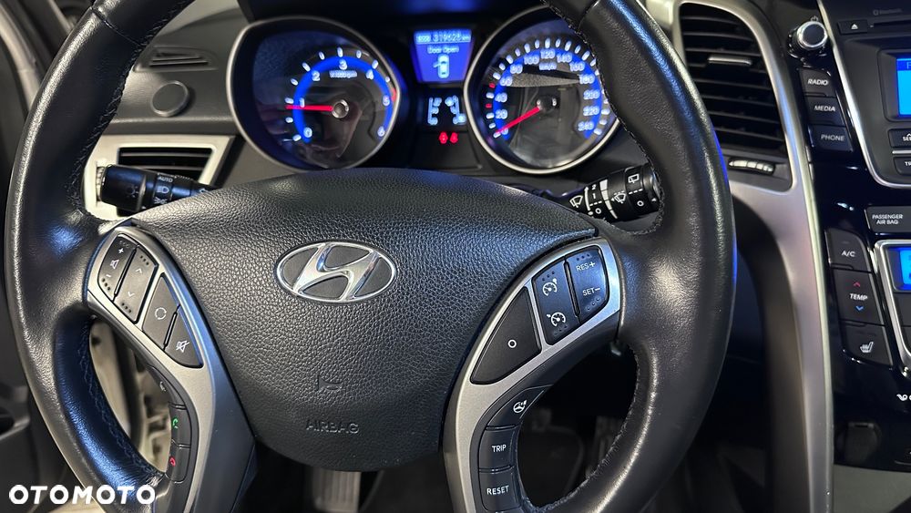 Hyundai i30 blue 1.6 CRDi YES Gold - 13