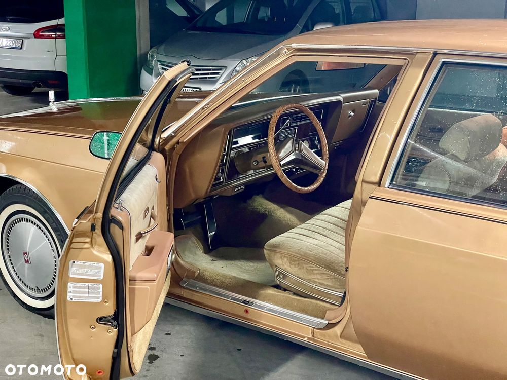 Oldsmobile Delta 88 - 6