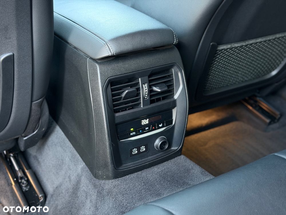 BMW Seria 3 320i Edition M Sport Shadow - 39