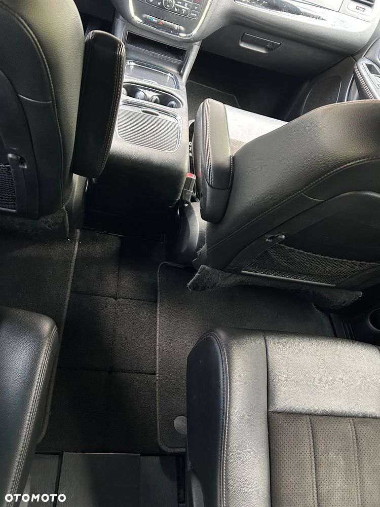Dodge Grand Caravan ver-3-6-r-t - 30
