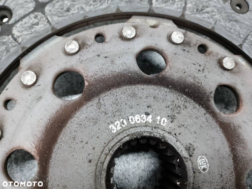 KOŁO DWUMASOWE KOMPLETNE TOYOTA AVENSIS II T25 323063410 2.0 D-4D - 4