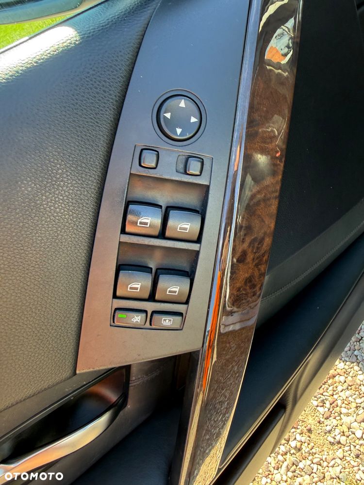 BMW Seria 5 545i - 35