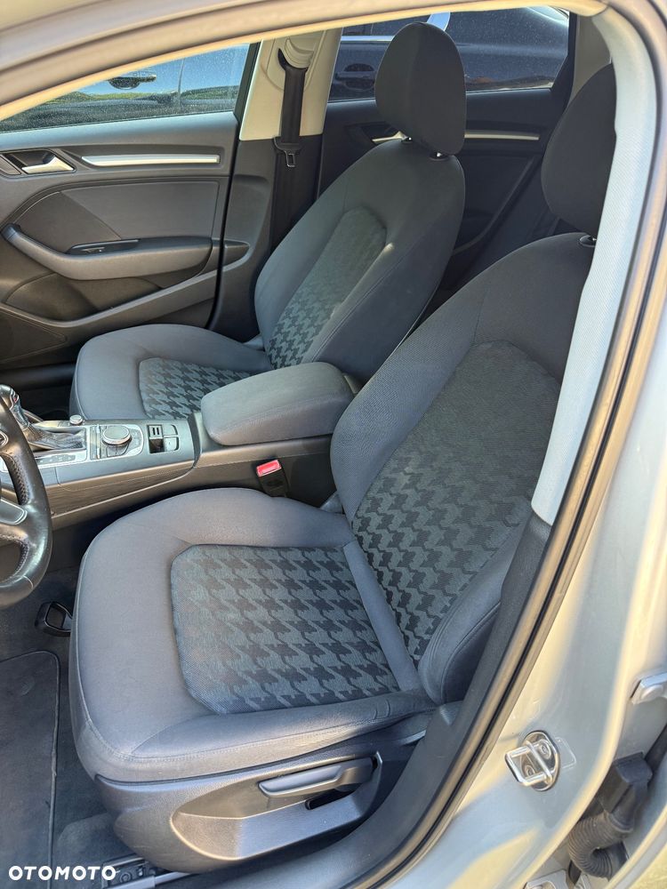 Audi A3 Sportback 1.6 TDI DPF Ambition S tronic - 27
