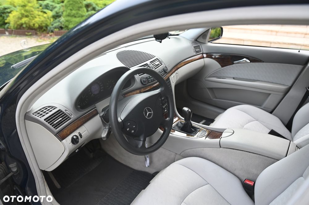 Mercedes-Benz Klasa E 240 T Classic - 12