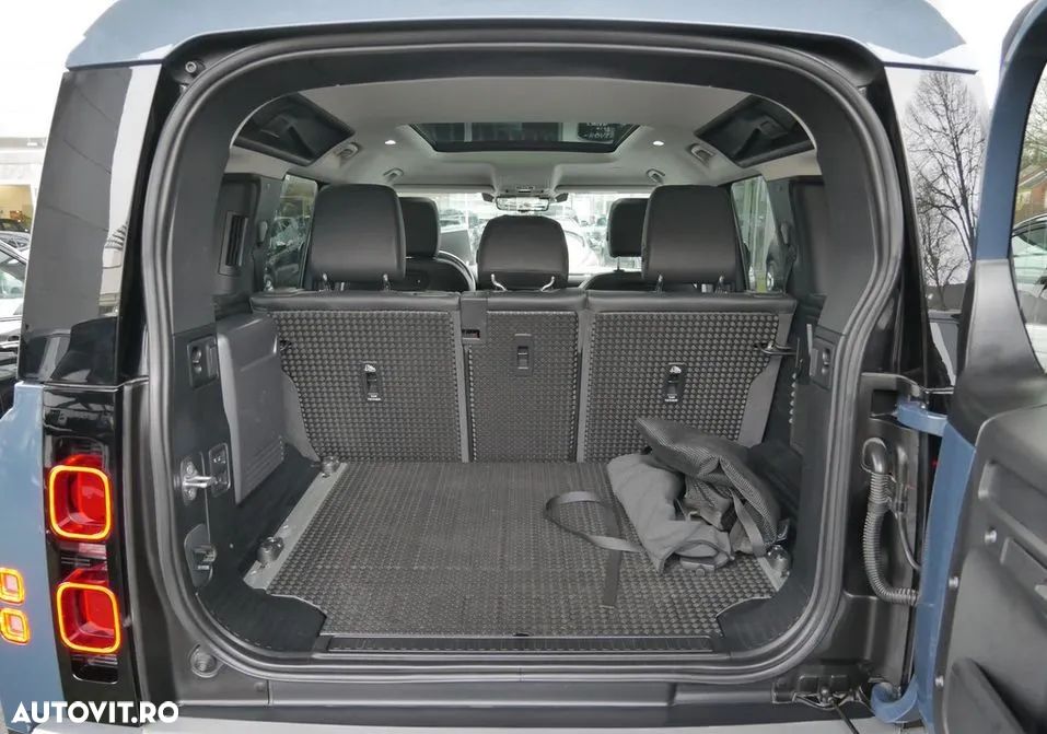 Land Rover Defender - 28