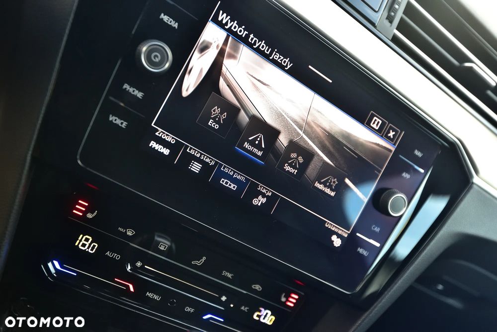 Volkswagen Passat Variant 1.5 TSI OPF DSG Highline - 38