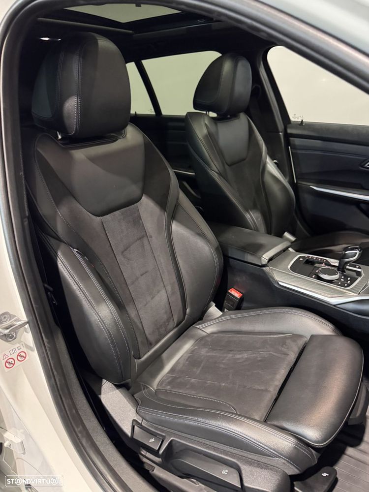 BMW 330 e Touring Pack Desportivo M Auto - 38