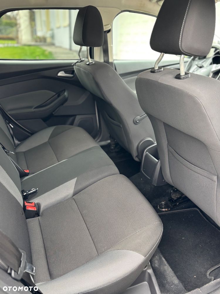 Ford Focus 1.6 Ambiente - 12