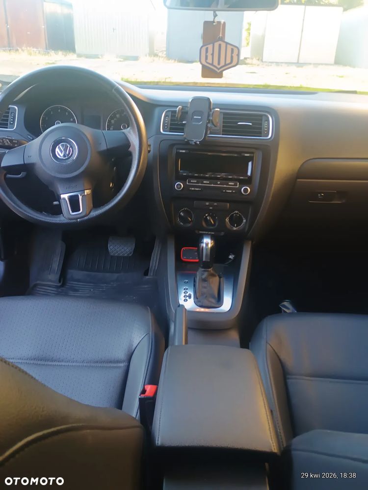 Volkswagen Jetta 1.8T SE - 13