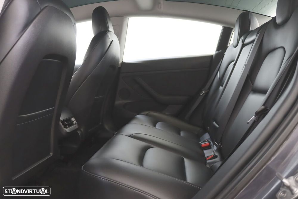 Tesla Model 3 - 8