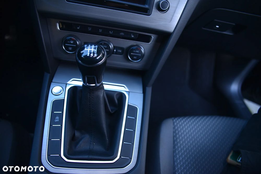 Volkswagen Passat - 14