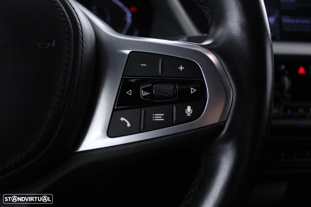 BMW 116 d Pack Desportivo M Auto - 23
