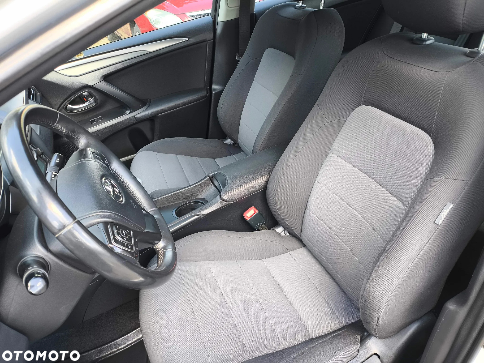 Toyota Avensis 1.8 Active - 10