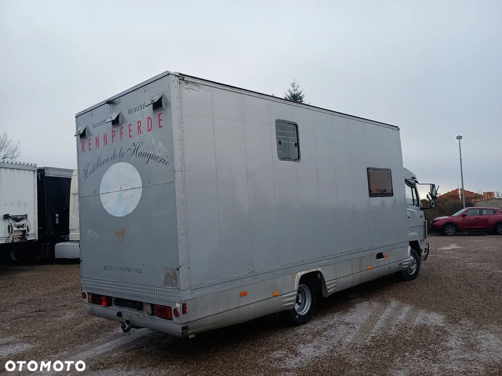 Mercedes-Benz 814 Auto do transportu Koni - 4