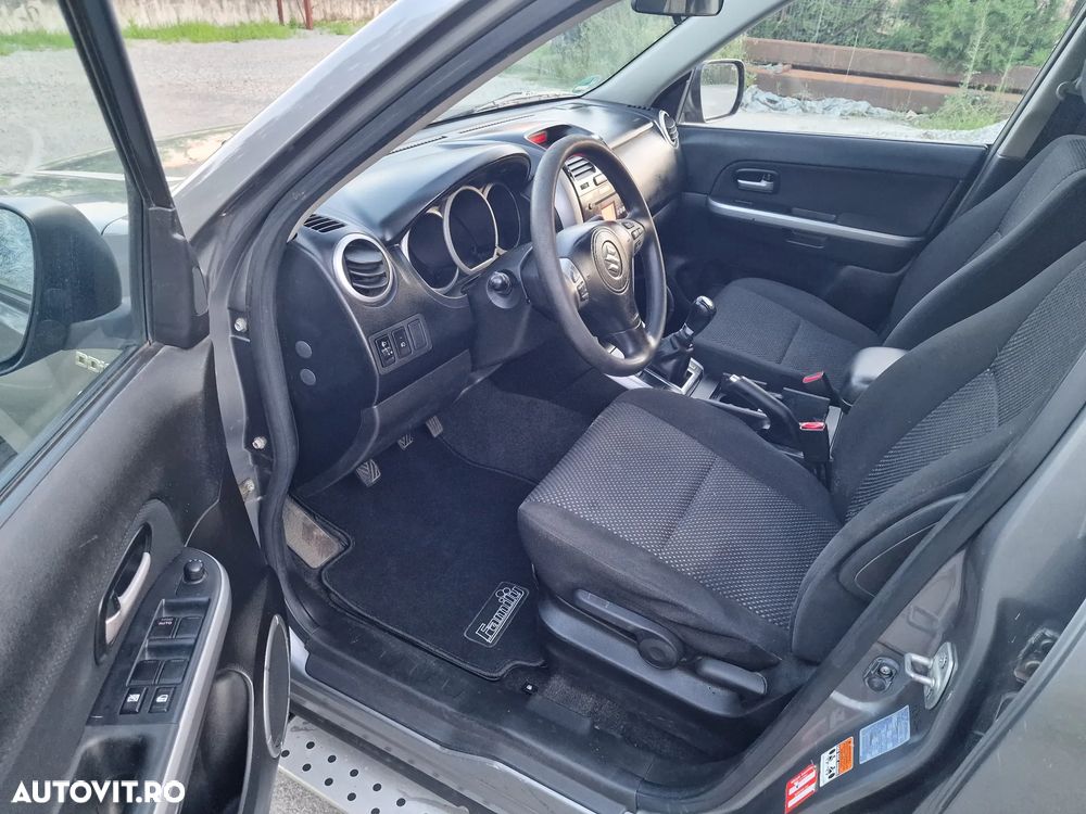 Suzuki Grand Vitara 1.9 DDiS Comfort DPF Family - 18