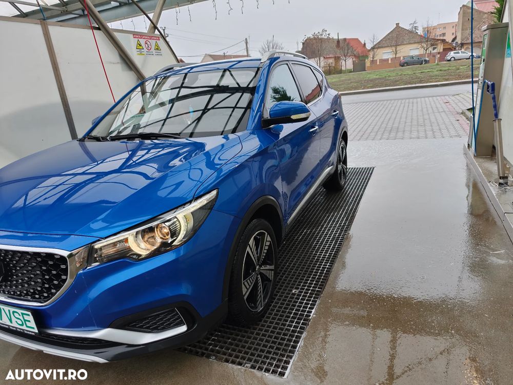 MG ZS EV Standard Luxury - 3