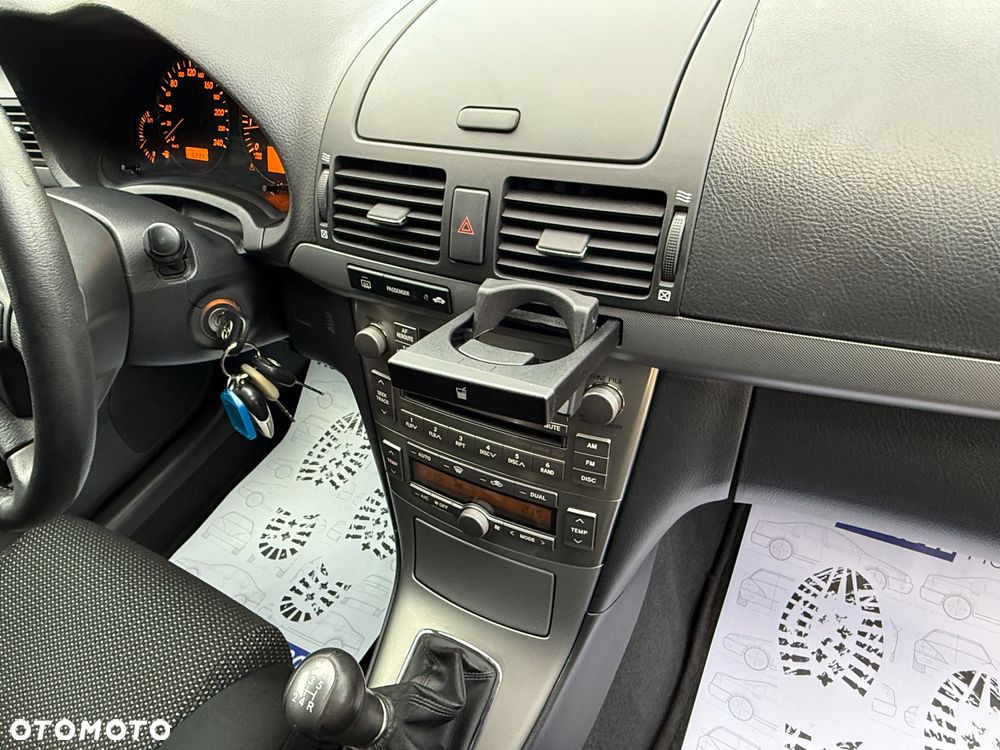Toyota Avensis 1.8 VVT-i Combi Sol - 31