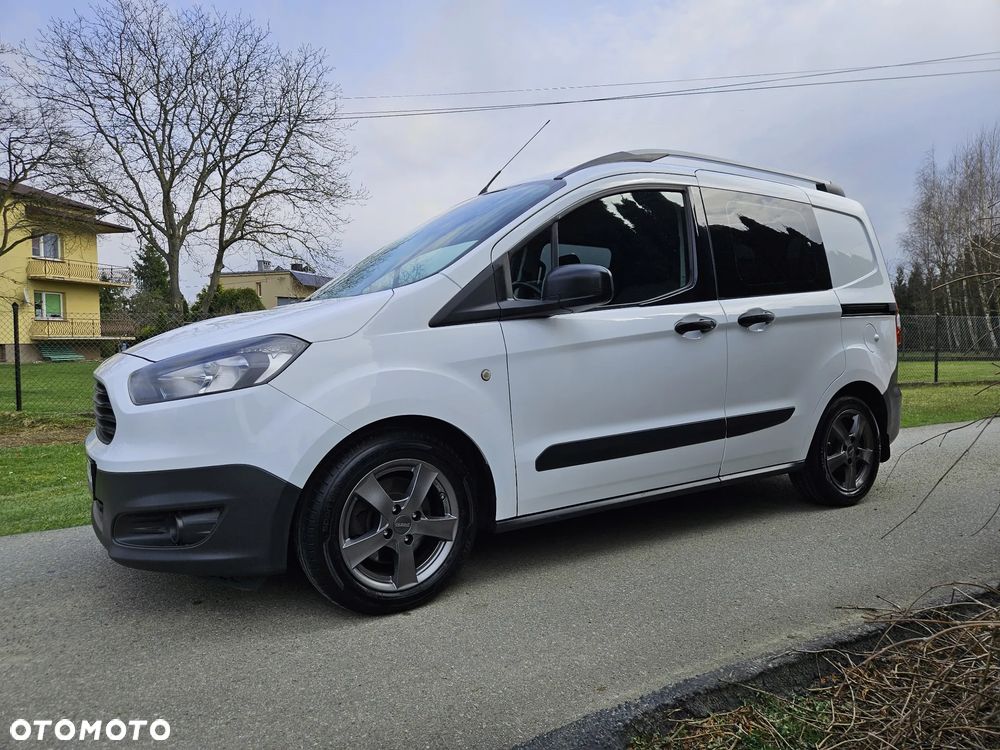 Ford Transit Courier - 4