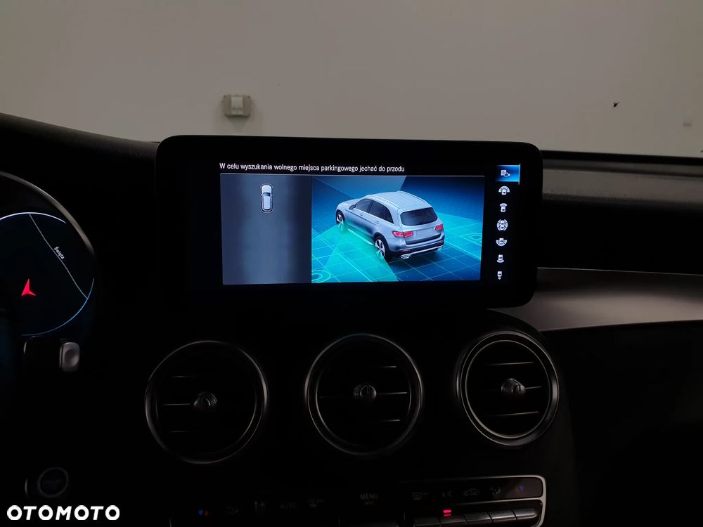 Mercedes-Benz GLC 300 d 4Matic 9G-TRONIC AMG Line Plus - 24