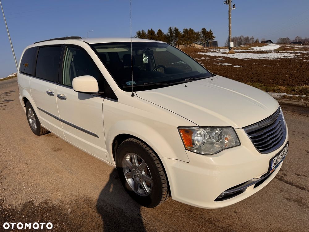 Chrysler Town & Country - 29