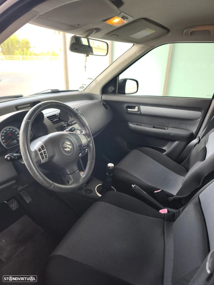 Suzuki Swift 1.3 DDiS GL - 11