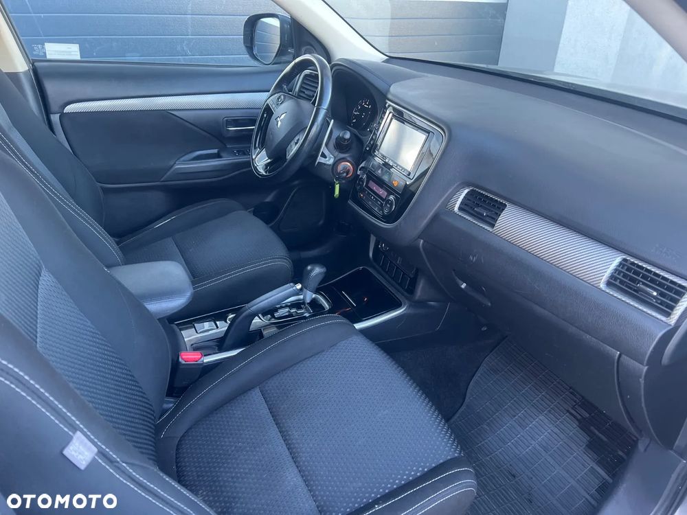 Mitsubishi Outlander 2.0 Intense 4WD CVT - 22