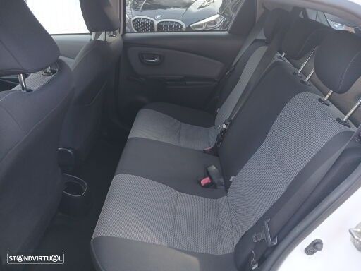 Toyota Yaris 1.5 HSD Sport +P.Techno+P.Luxury - 8