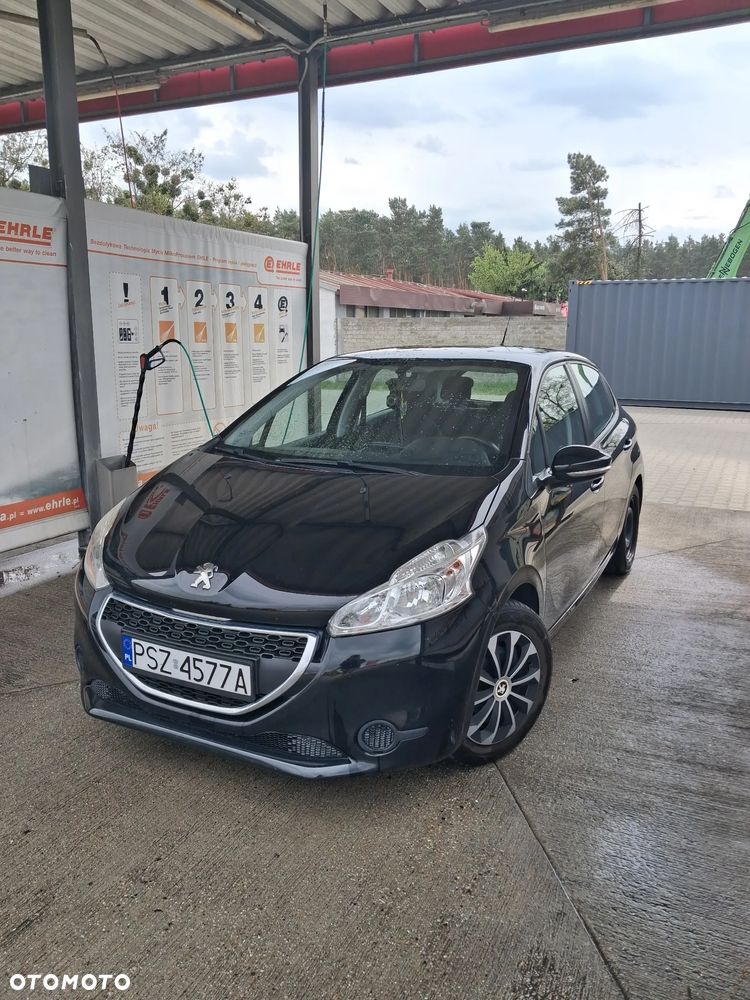Peugeot 208 - 1