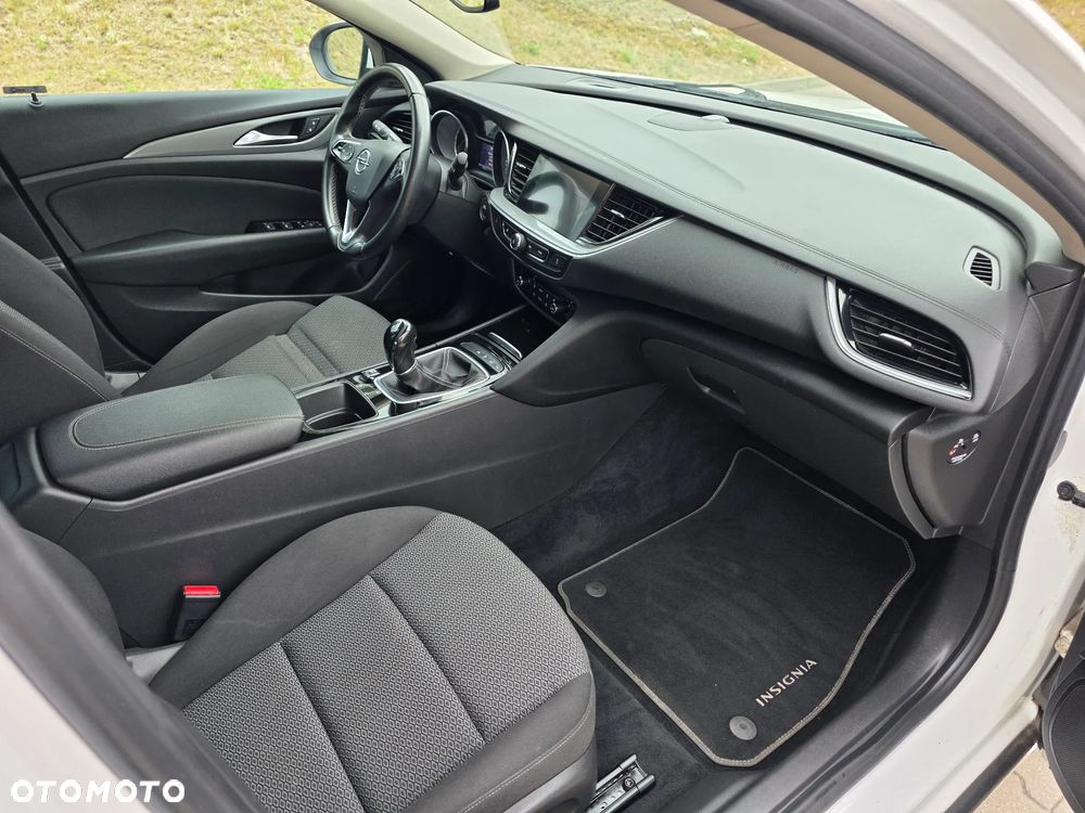 Opel Insignia - 17
