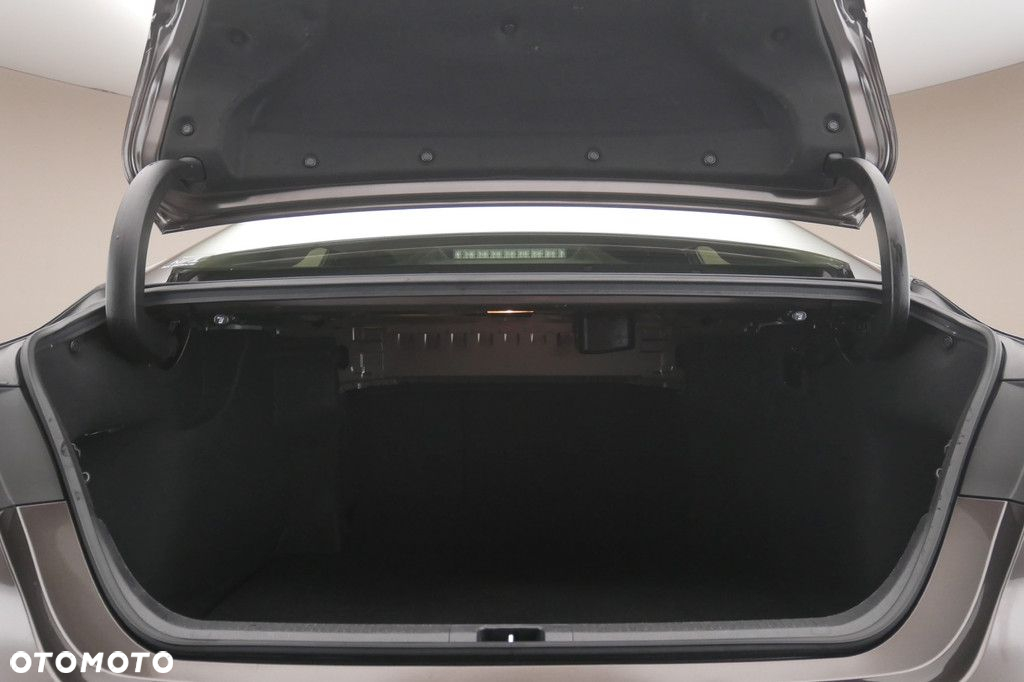 Toyota Camry - 16