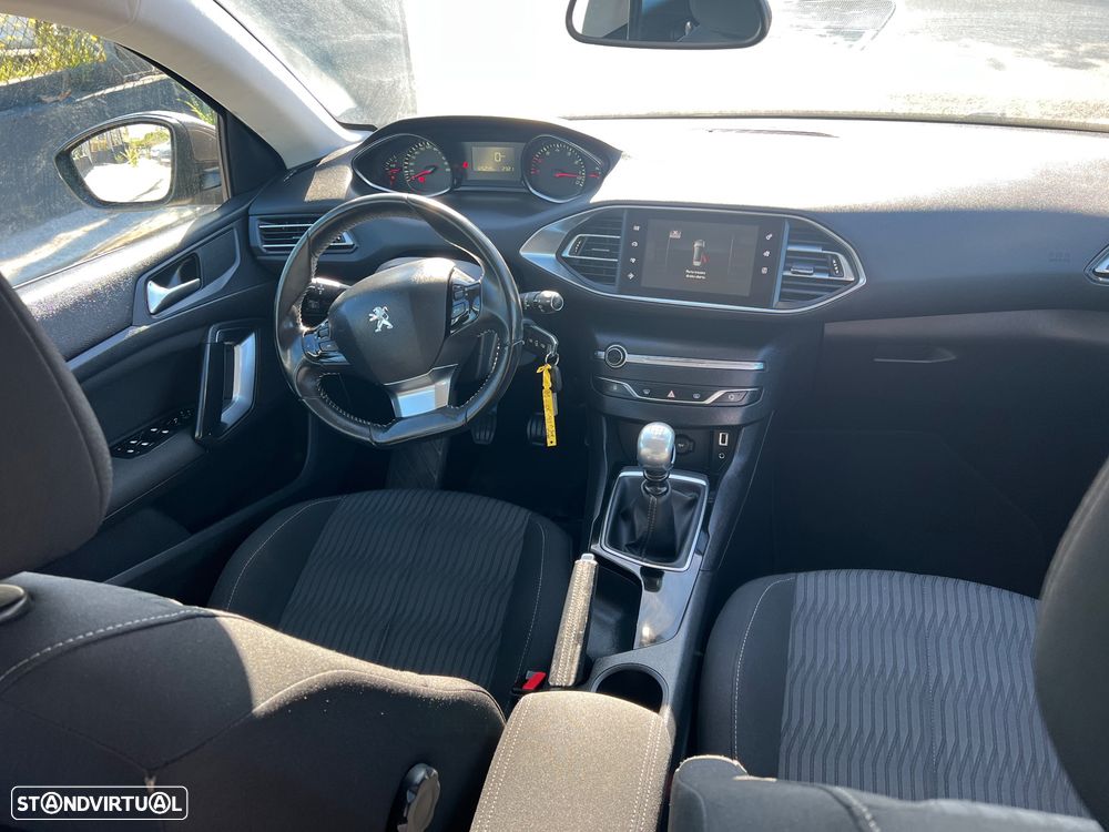 Peugeot 308 SW 1.2 PureTech Style - 24