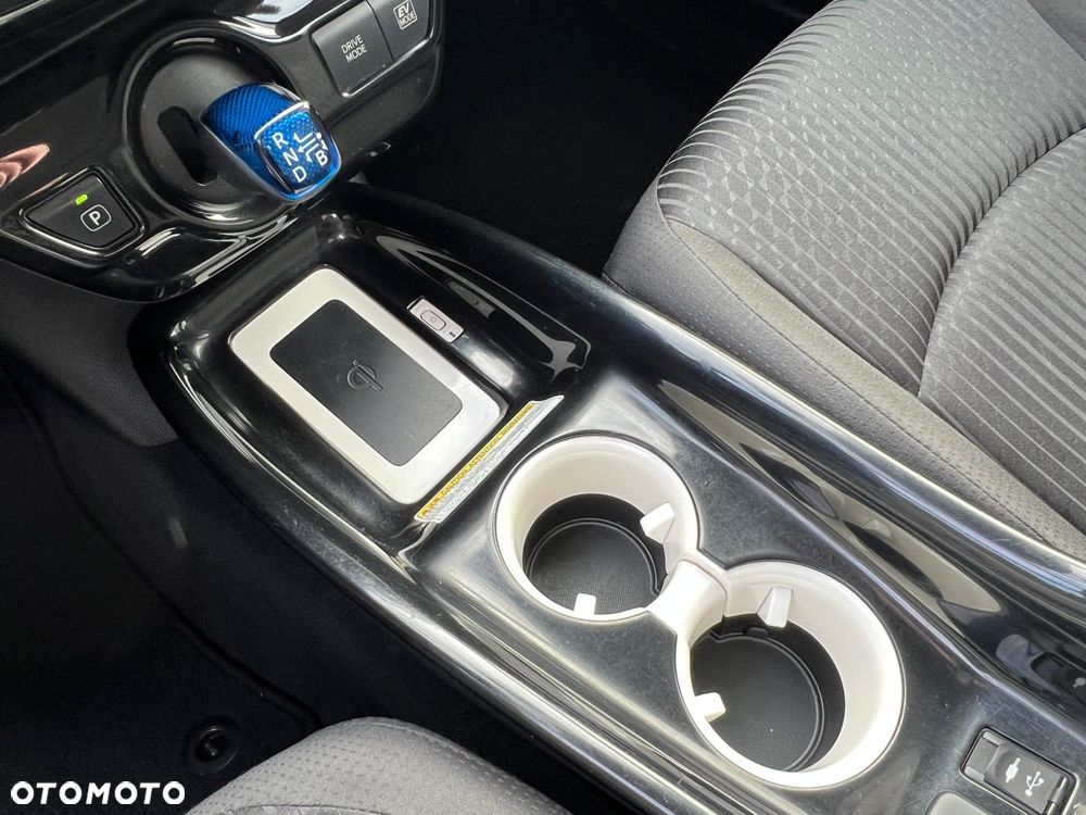 Toyota Prius Hybrid - 12