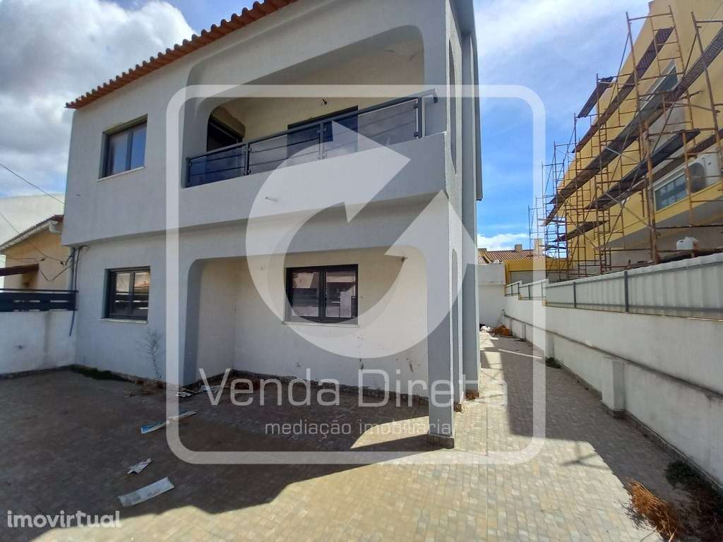 Excelente Moradia T5 totalmente Remodelada, nos Foros da Amora - Se... - Grande imagem: 2/23