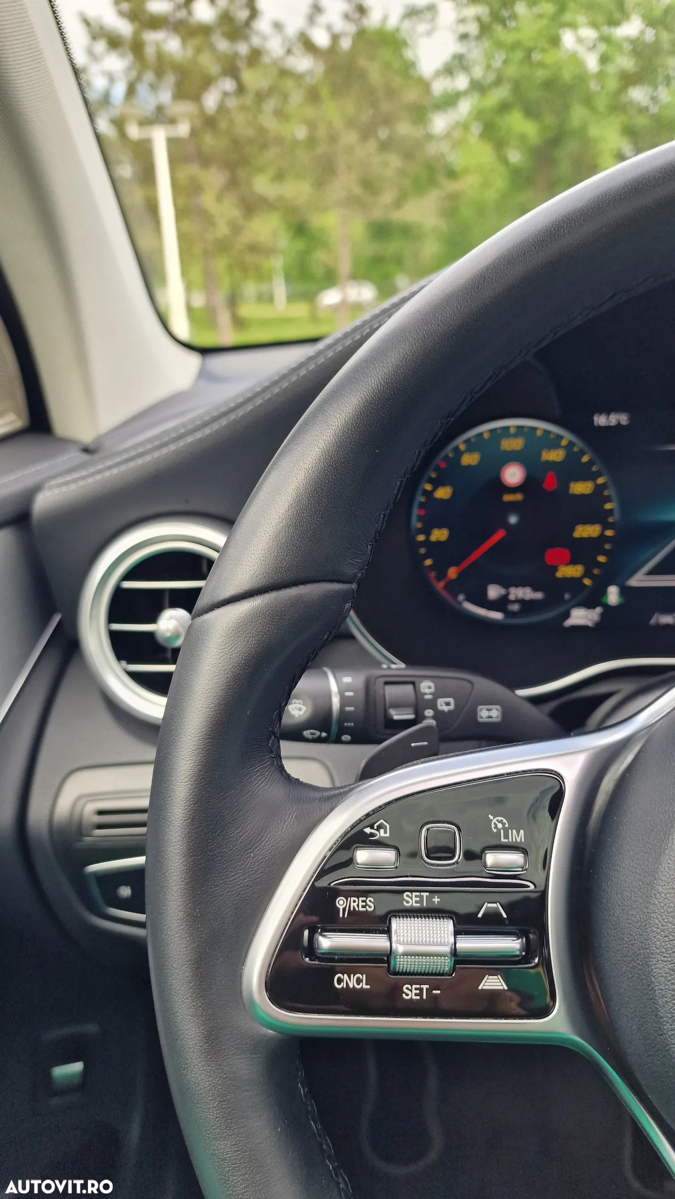 Mercedes-Benz GLC 300 d 4Matic 9G-TRONIC AMG Line - 28