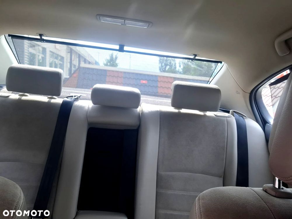 Toyota Avensis 1.8 Premium - 18