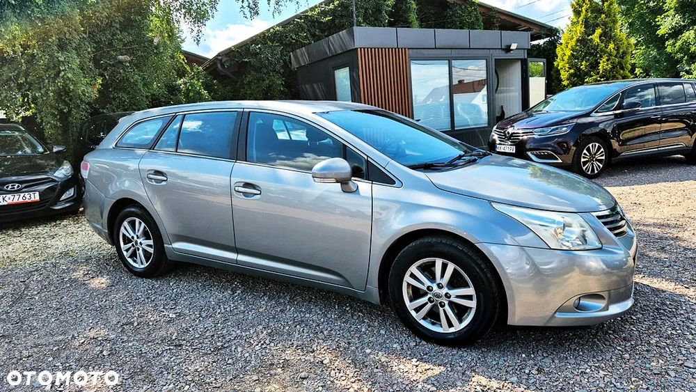 Toyota Avensis - 8