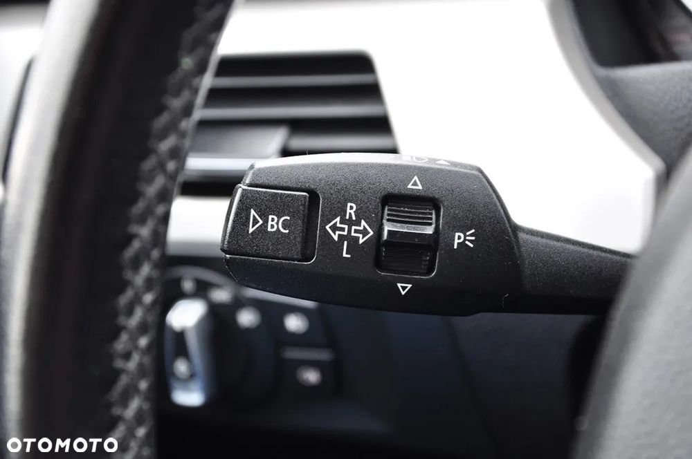 BMW Seria 3 325i xDrive Touring Edition Exclusive - 35