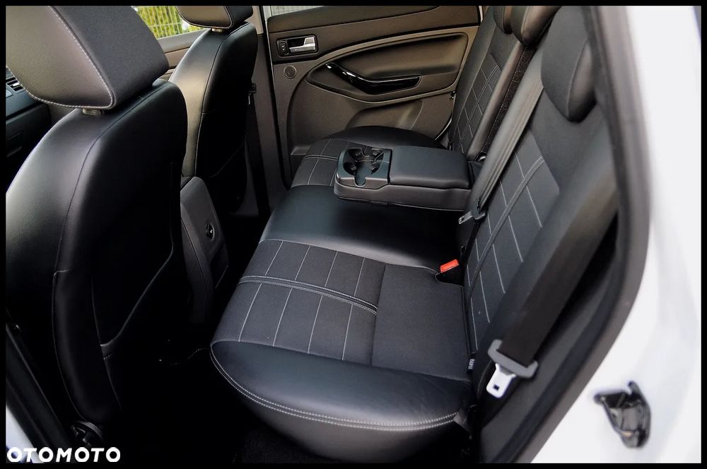 Ford Kuga 2.0 TDCi 4x4 Titanium - 29