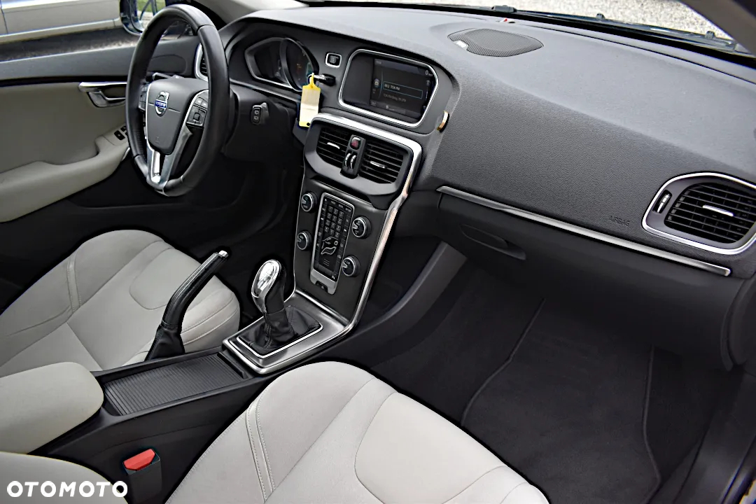 Volvo V40 D2 Momentum - 32