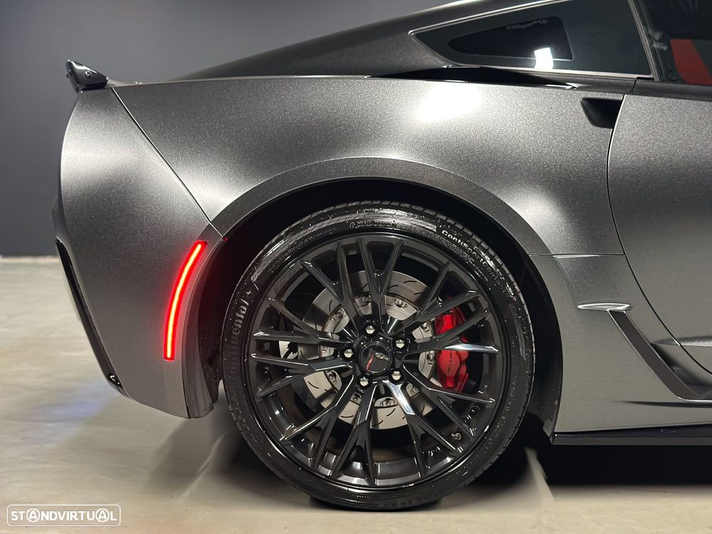 Chevrolet Corvette - 9